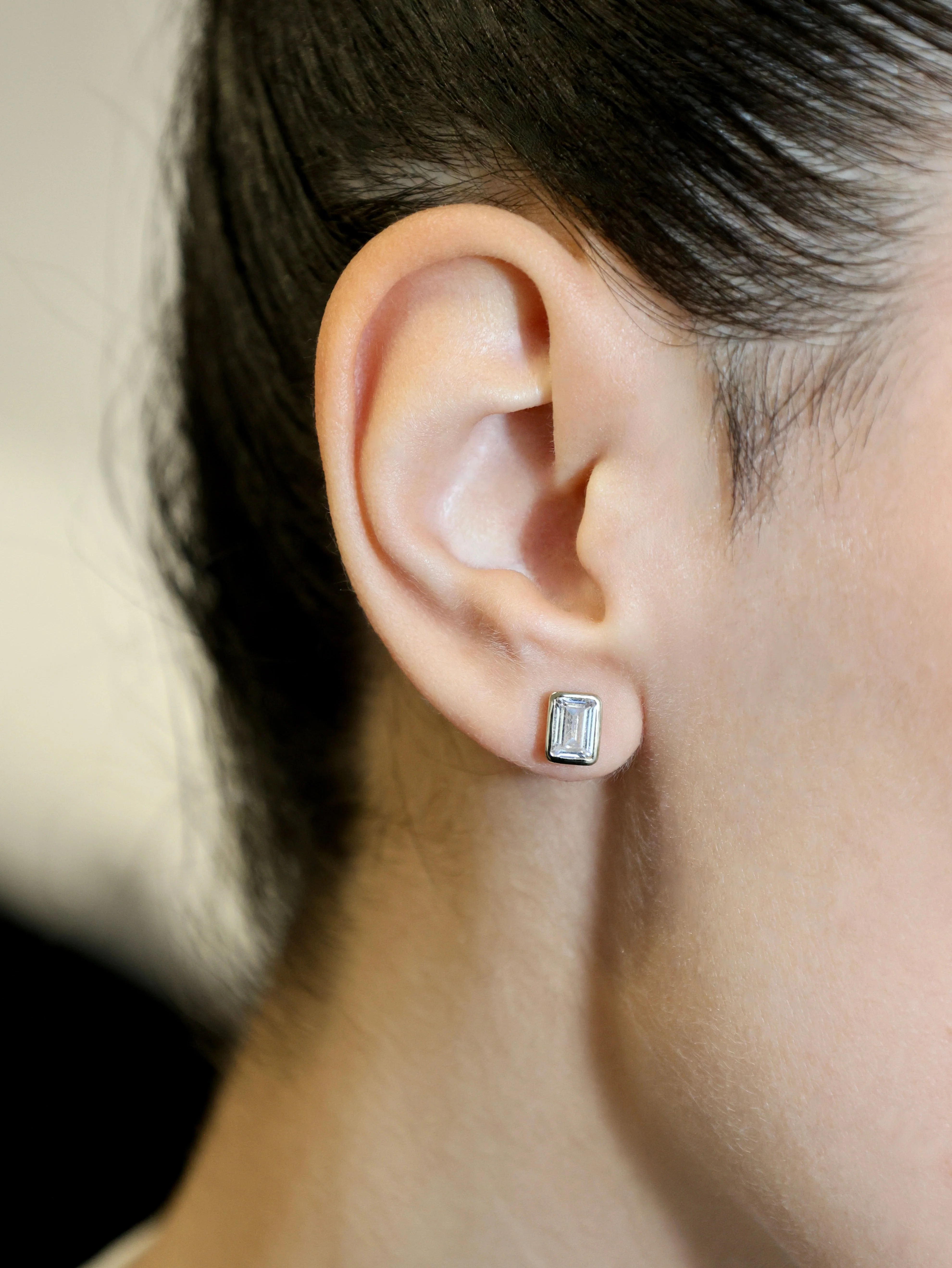THE EMERALD BEZEL STUDS - Image 8