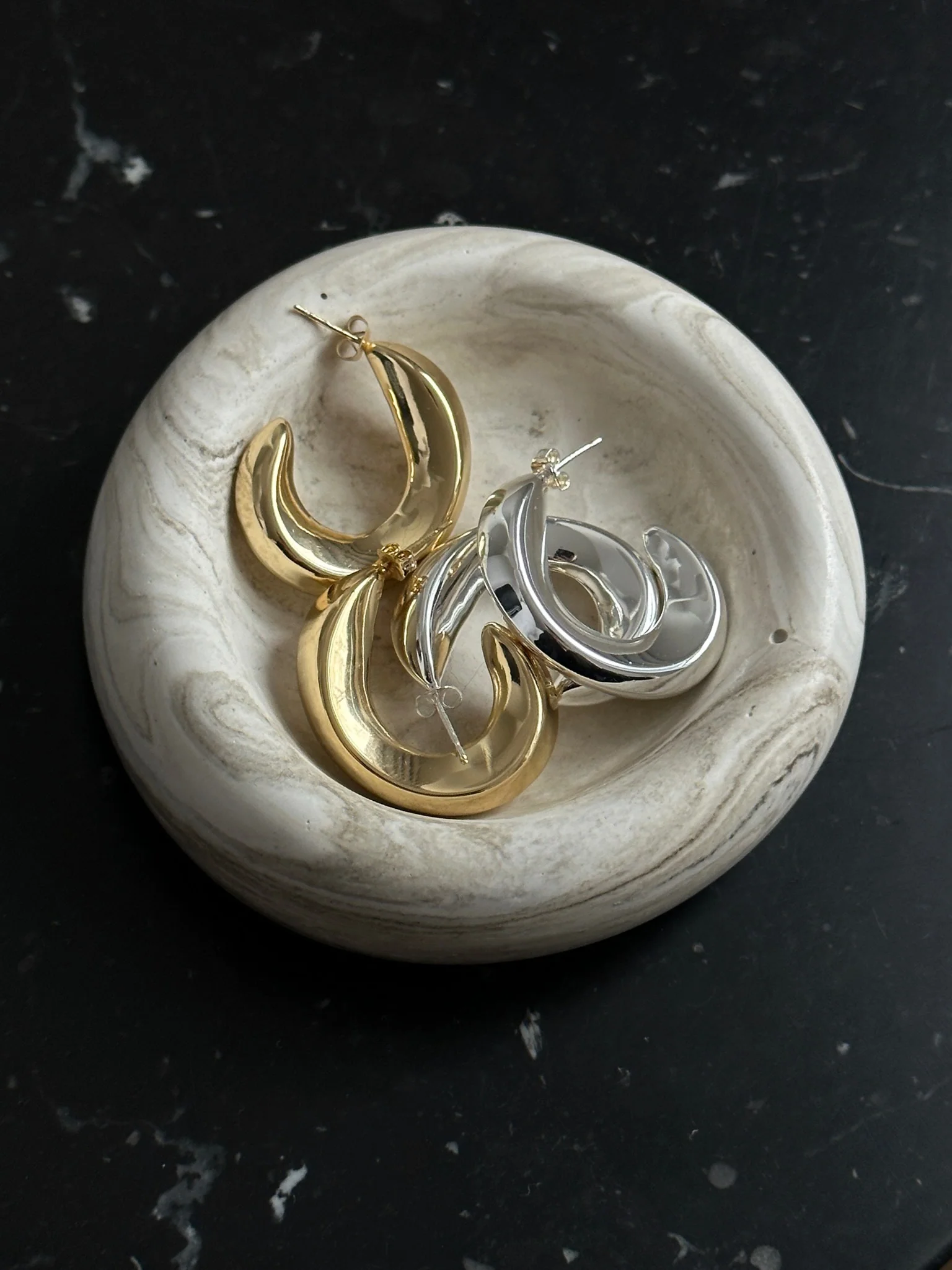 THE CURVE HOOP - Image 9
