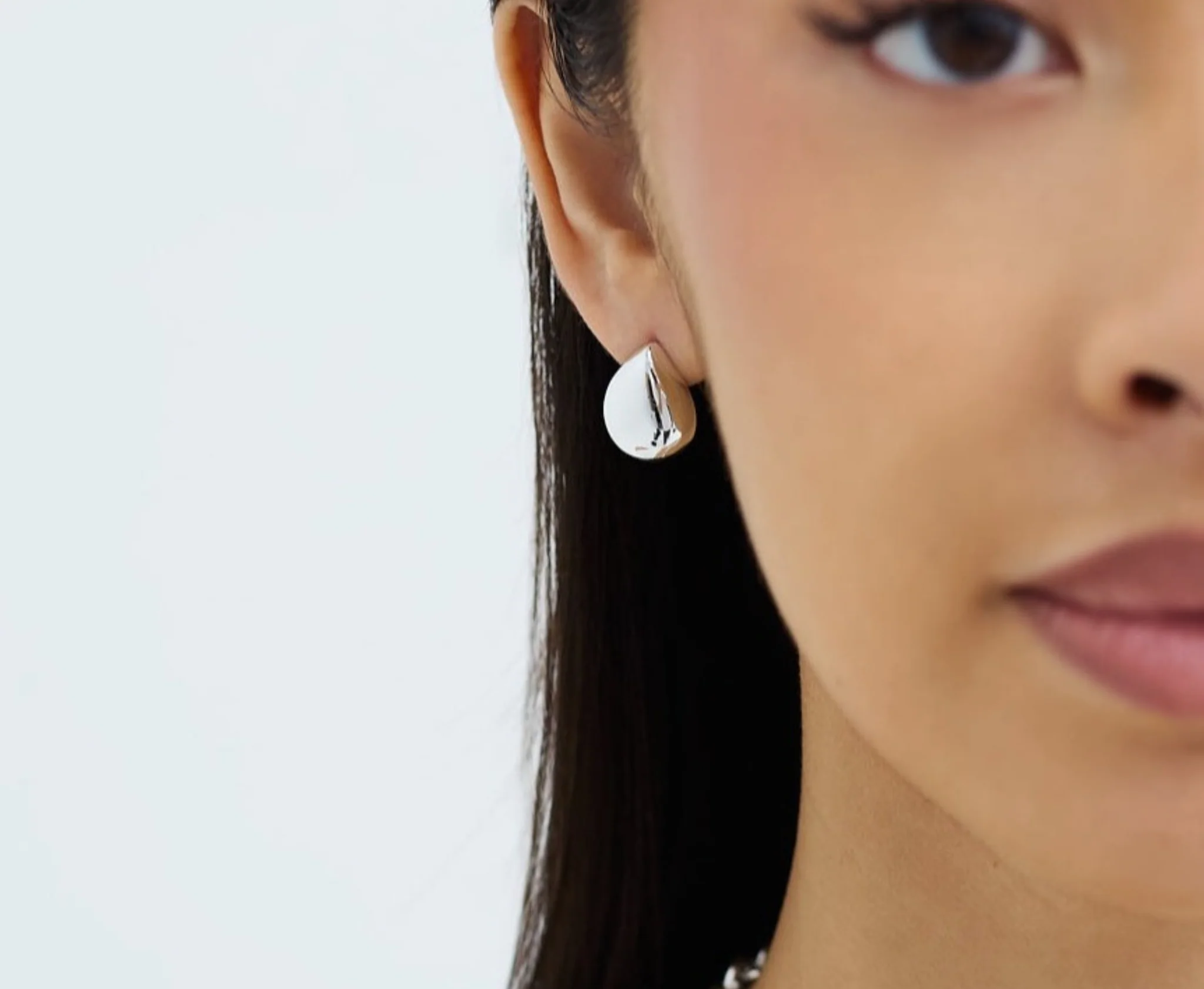 THE TEARDROP EARRINGS - Image 6